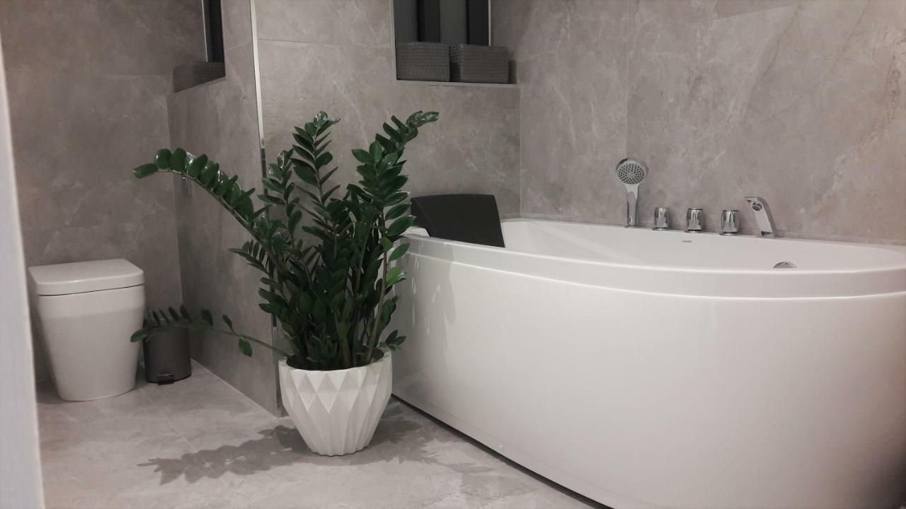 Duplex Maisonette With Heated P-Pool And Jacuzzi Saint Julian's Bagian luar foto
