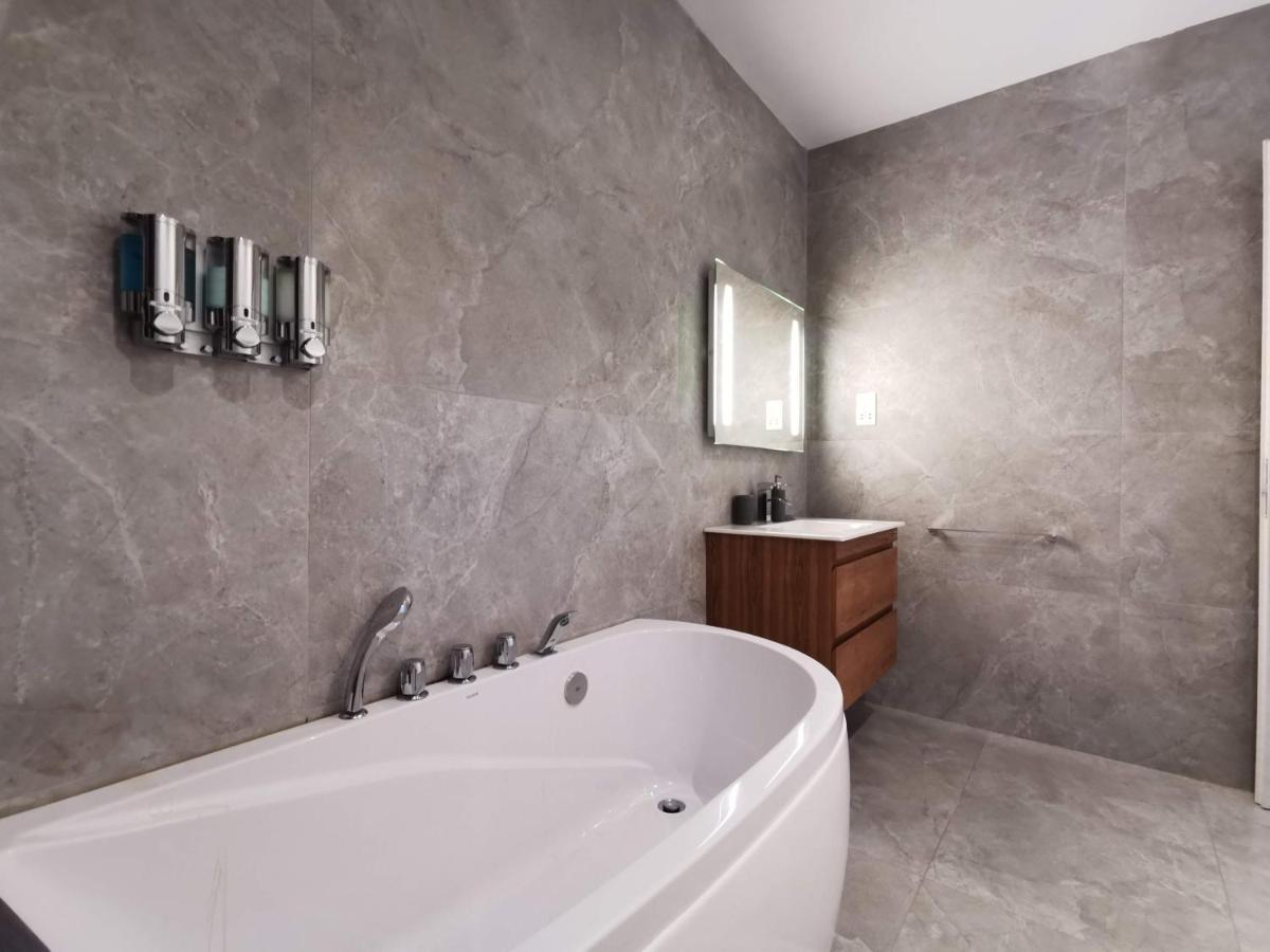 Duplex Maisonette With Heated P-Pool And Jacuzzi Saint Julian's Bagian luar foto