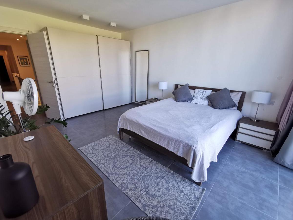 Duplex Maisonette With Heated P-Pool And Jacuzzi Saint Julian's Bagian luar foto